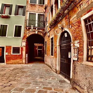 The Wolf House Inn Venice